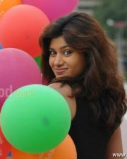Sillunu Oru Santhippu Heroine Oviya Pictures
