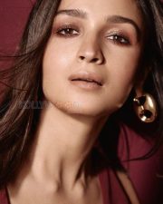 Sizzling Alia Bhatt in a Maroon Sleeveless Short Dress Photos 01