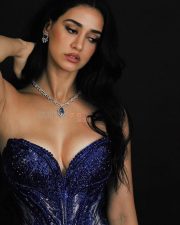 Sizzling Disha Patani in a Blue Strapless Gown Photos 04