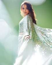Sizzling Malaika Arora in Manish Malhotra Green Sequined Saree at The Kapil Sharma Show Photos 04