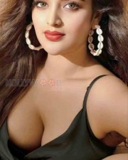 Sizzling Nidhhi Agerwal in a Black Sleeveless Outfit Photos 01