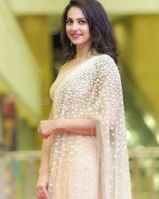 Smiling Beauty Rakul Preet Photo 01