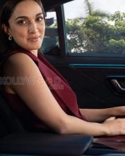 Sophisticated Actress Kiara Advani in a Maroon Sleeveless Blazer Dress Photos 03 Sophisticated Actress Kiara Advani in a Maroon Sleeveless Blazer Dress Photos 03