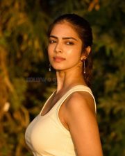 Sophisticated Malavika Mohanan in a Off White Tank Top with a Khaki Bottoms Pictures 04