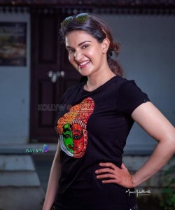 South Actress Honey Rose Photoshoot Pictures