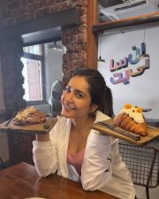 South Actress Raashii Khanna in a Pink Gym Outfit Photos 01