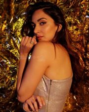 Sparkling Kiara Advani in a Thigh High Sequin Dress Pictures 01