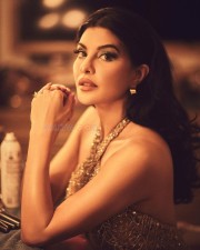 Srilankan Beauty Jacqueline Fernandez Hot Dressing Room Photoshoot Pictures 05