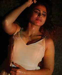 Steamy Ramya Pandian Pictures 04