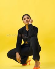 Striking Actress Aishwarya Rajesh in a Black Blazer And Pants Photos 04 Striking Actress Aishwarya Rajesh in a Black Blazer And Pants Photos 04