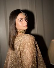 Stunning Alia Bhatt in a Rose Gold Embellished Silk Saree Pre Diwali Bash Photos 01