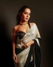 Stunning Beauty Raashi Khanna in a Black and White Saree with an One Shoulder Blouse Photos 01 Stunning Beauty Raashi Khanna in a Black and White Saree with an One Shoulder Blouse Photos 01