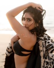 Stunning Deepti Sati in a Black Beach Bikini Photos 01
