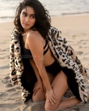 Stunning Deepti Sati in a Black Beach Bikini Photos 03