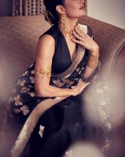 Stunning Jacqueline Fernandez in a Black Butterfly Saree at Vanita Awards Event Photos 02 Stunning Jacqueline Fernandez in a Black Butterfly Saree at Vanita Awards Event Photos 02