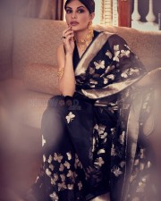 Stunning Jacqueline Fernandez in a Black Butterfly Saree at Vanita Awards Event Photos 03
