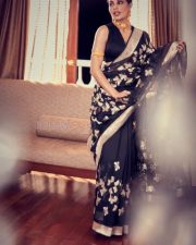 Stunning Jacqueline Fernandez in a Black Butterfly Saree at Vanita Awards Event Photos 07 Stunning Jacqueline Fernandez in a Black Butterfly Saree at Vanita Awards Event Photos 07