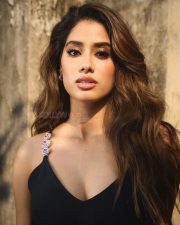 Stunning Janhvi Kapoor in a Black Mini Dress Pictures 06 Stunning Janhvi Kapoor in a Black Mini Dress Pictures 06