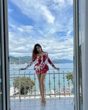 Stunning Janhvi Kapoor in a Red and White Mini Dress with a Bustier Neckline Photos 01 Stunning Janhvi Kapoor in a Red and White Mini Dress with a Bustier Neckline Photos 01
