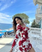 Stunning Janhvi Kapoor in a Red and White Mini Dress with a Bustier Neckline Photos 02 Stunning Janhvi Kapoor in a Red and White Mini Dress with a Bustier Neckline Photos 02