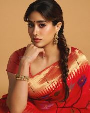 Stunning Janhvi Kapoor in a Traditional Paithani Saree Photos 03