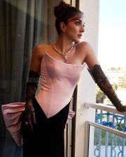 Stunning Kiara Advani in a Black and Pink Corset Trail Gown Pictures 02