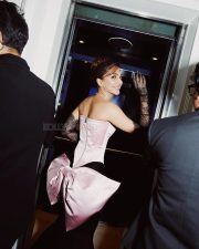 Stunning Kiara Advani in a Black and Pink Corset Trail Gown Pictures 03