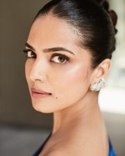Stunning Malavika Mohanan Cleavage in an Electric Blue One Shoulder Gown Pictures 05 Stunning Malavika Mohanan Cleavage in an Electric Blue One Shoulder Gown Pictures 05