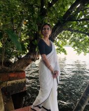 Stunning Malavika Mohanan in a White Cotton Saree with Black Borders and Black Blouse Photos 06