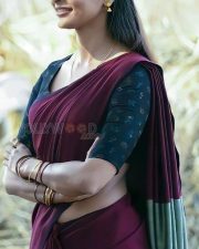 Stunning Pooja Hegde Saree Hip Pic