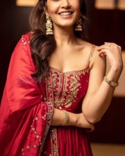 Stunning Raashi Khanna in Ethnic Dress Photoshoot Pictures 01