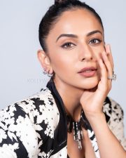 Stunning Rakul Preet Singh in a Black Skirt with a Black and White Blazer Photos 01
