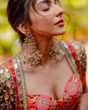 Stunning Rakul Preet Singh in a Orange and Pink Mehendi Lehenga Pictures 01