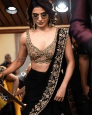 Stunning Samantha Ruth Prabhu in a Jet Black Pre Draped Printed Saree Photos 02