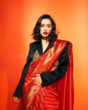Stunning Shraddha Kapoor in a Red Kanchipuram Silk Saree Photos 03