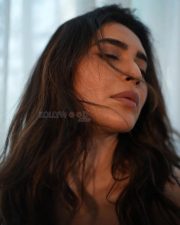 Stylish Karishma Tanna in a Black Sleeveless Top with Blue Denim Jeans Photos 02