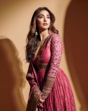 Stylish Pooja Hegde Beautiful Picture 01