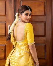 Stylish Pooja Hegde in an Ethnic Bridal Yellow Saree Photos 02 Stylish Pooja Hegde in an Ethnic Bridal Yellow Saree Photos 02