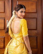 Stylish Pooja Hegde in an Ethnic Bridal Yellow Saree Photos 05