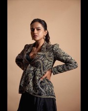 Stylish Shraddha Srinath Cleavage in a Black Straight Neck Maxi Dress Photos 03