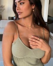 Sultry Hot Esha Gupta Photos 01