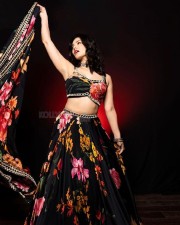 Sunny Leone Diwali Outfit Pictures 01