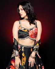 Sunny Leone Diwali Outfit Pictures 02