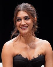 Super Gorgeous Kriti Sanon in a Strapless Black Corset Gown at International Film Festival of India GOA Photos 02