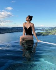Super Sexy Karishma Tanna in a Black Monokini Pictures 01