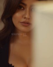 Super Sexy Neha Sharma Close Up Portrait Photos 01