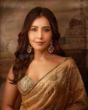Talaakhon Mein Ek Actress Raashi Khanna in a Golden Tissue Saree with Embellished Sleeveless Blouse Photos 03