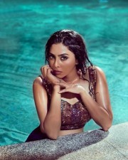 Tamil Actress Aishwarya Lekshmi Beautiful Photos 10