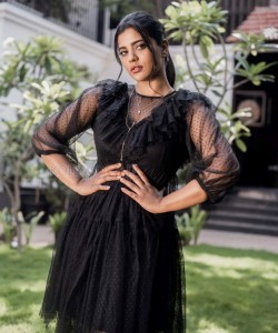 Tamil Actress Aishwarya Rajesh Lace Black Dress Photos 01