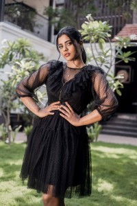 Tamil Actress Aishwarya Rajesh Lace Black Dress Photos 01